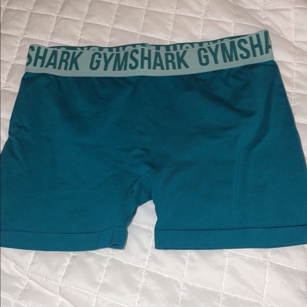 Size medium gym shark